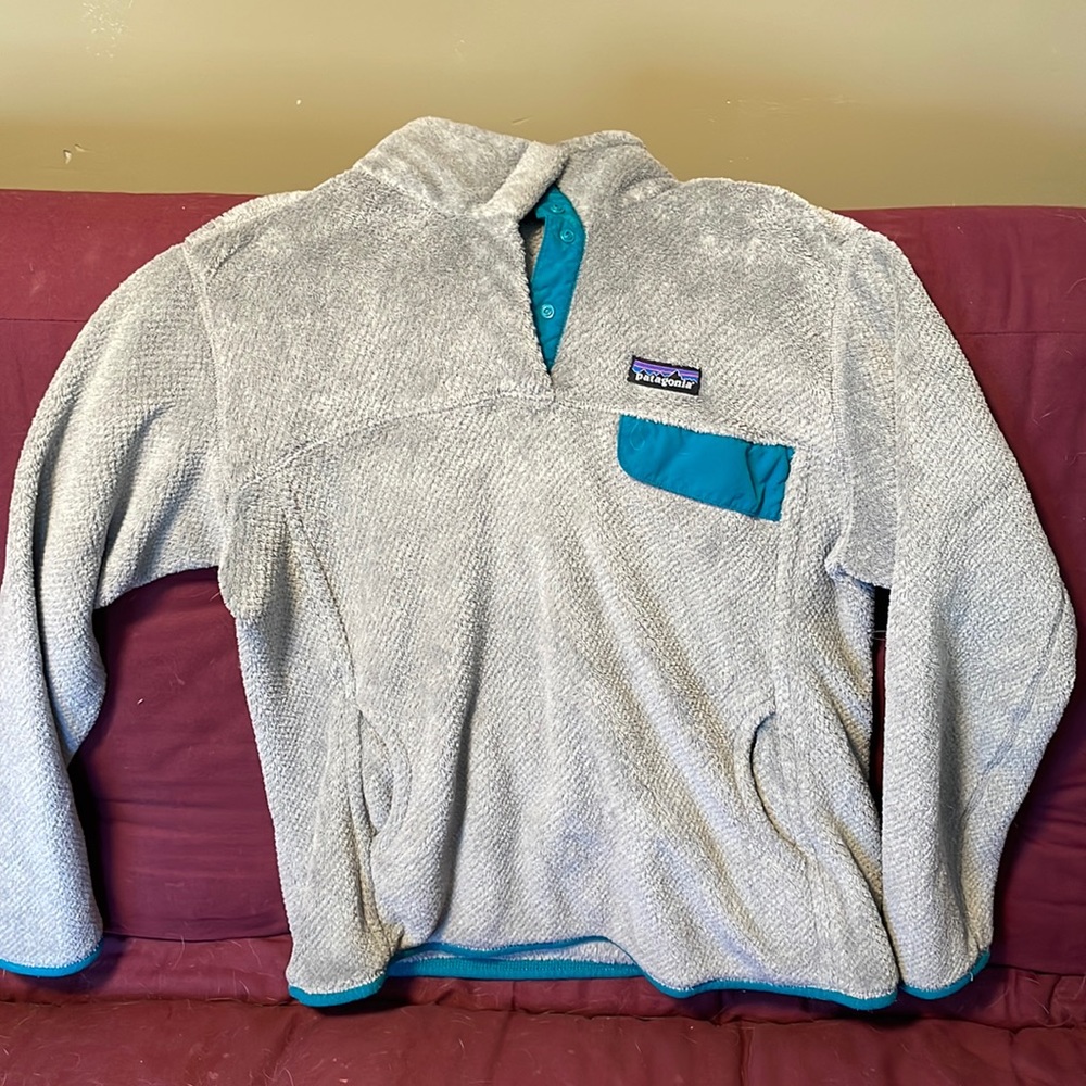 Grey and teal Patagonia pull over